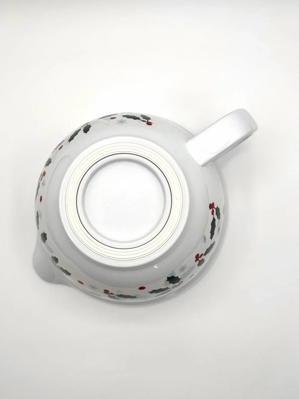 Stonewall Kitchen Mixing / Batter Bowl with Handle - Melamine Christmas Holly